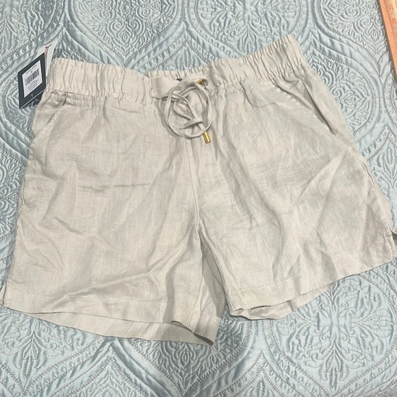 company ellen tracy Pants - Company Ellen Tracy size small elastic tie waist khaki shorts NWT